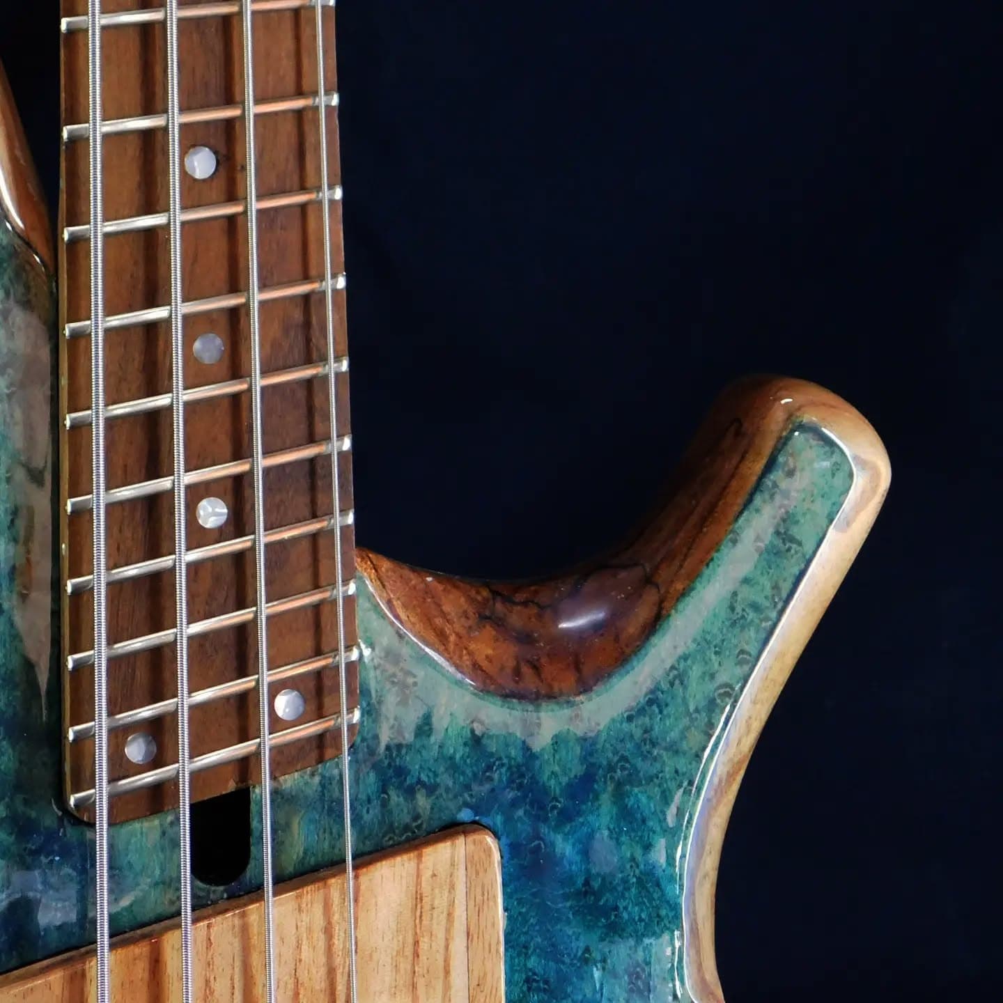 Lambda series custom bass - Image 2